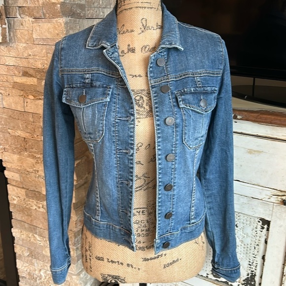 Kut from the Kloth Jackets & Blazers - Kut from the Kloth blue jean jean jacket button closure two chest pockets